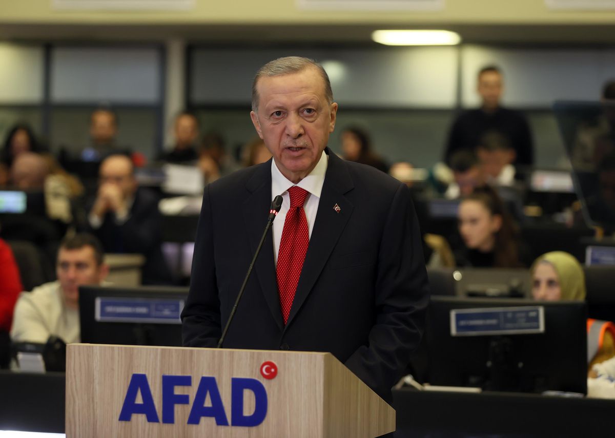 Cumhurbaşkanı Erdoğan: Depremde hayatını kaybedenlerin yakınlarına acil ihtiyaçları için 100 bin lira nakdi yardım yapacağız