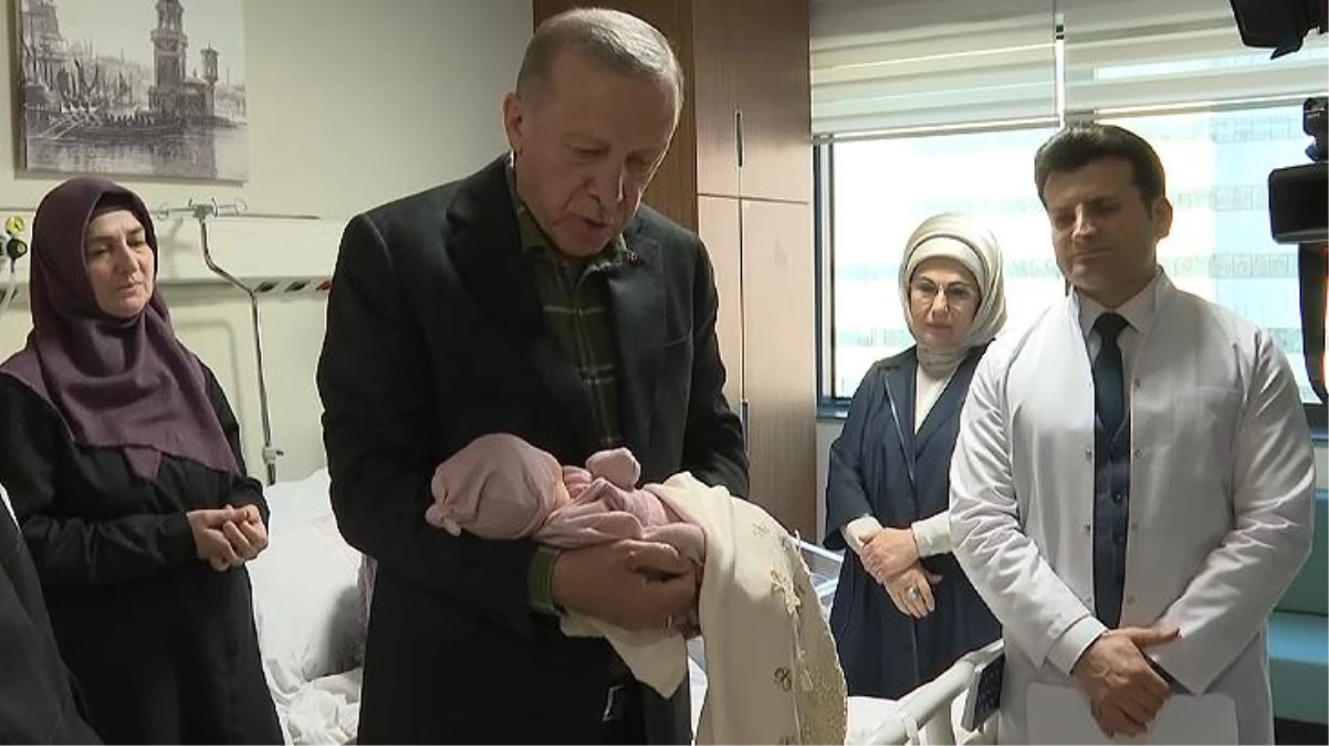 Cumhurbaşkanı Erdoğan, depremzedenin bebeğine "Ayşe Betül" ismini verdi