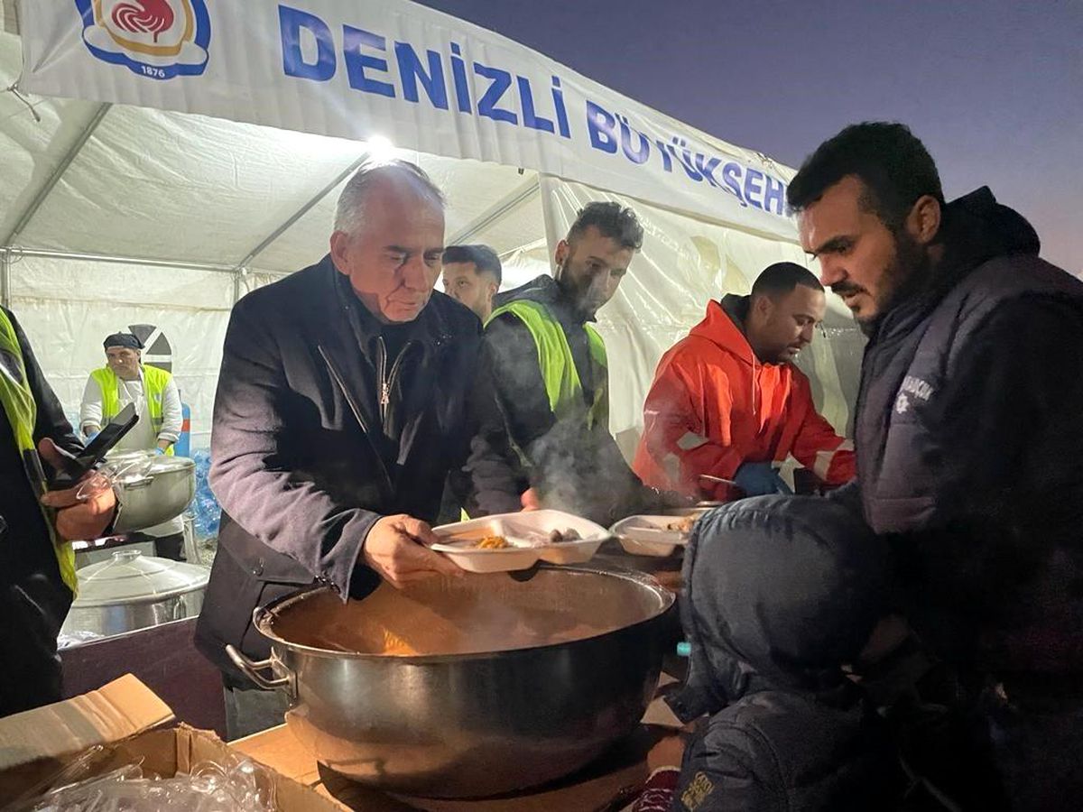 Denizli Büyükşehir\'den Hatay\'da gönül sofrası