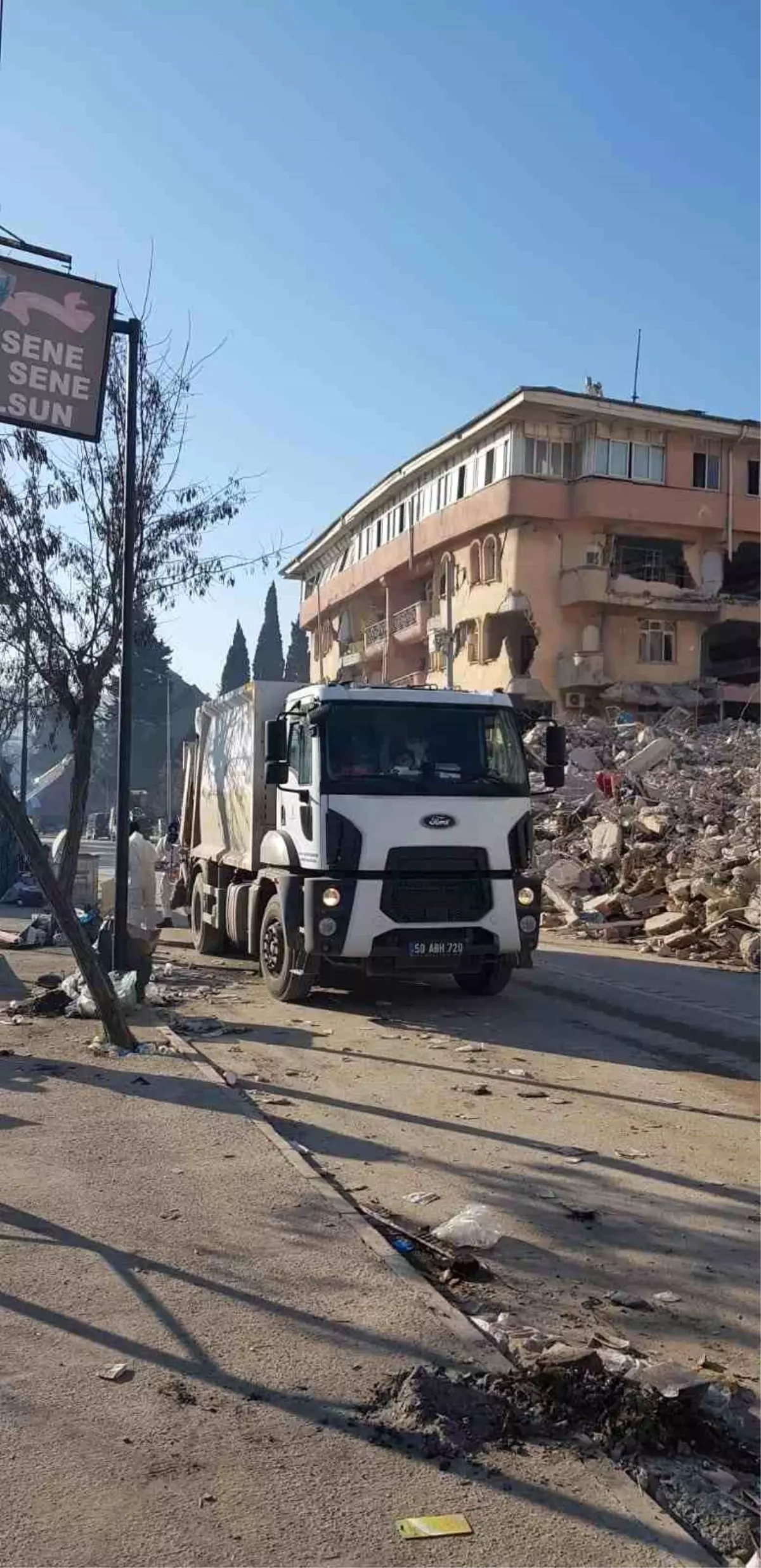 Deprem bölgesine ekip ve araç desteği