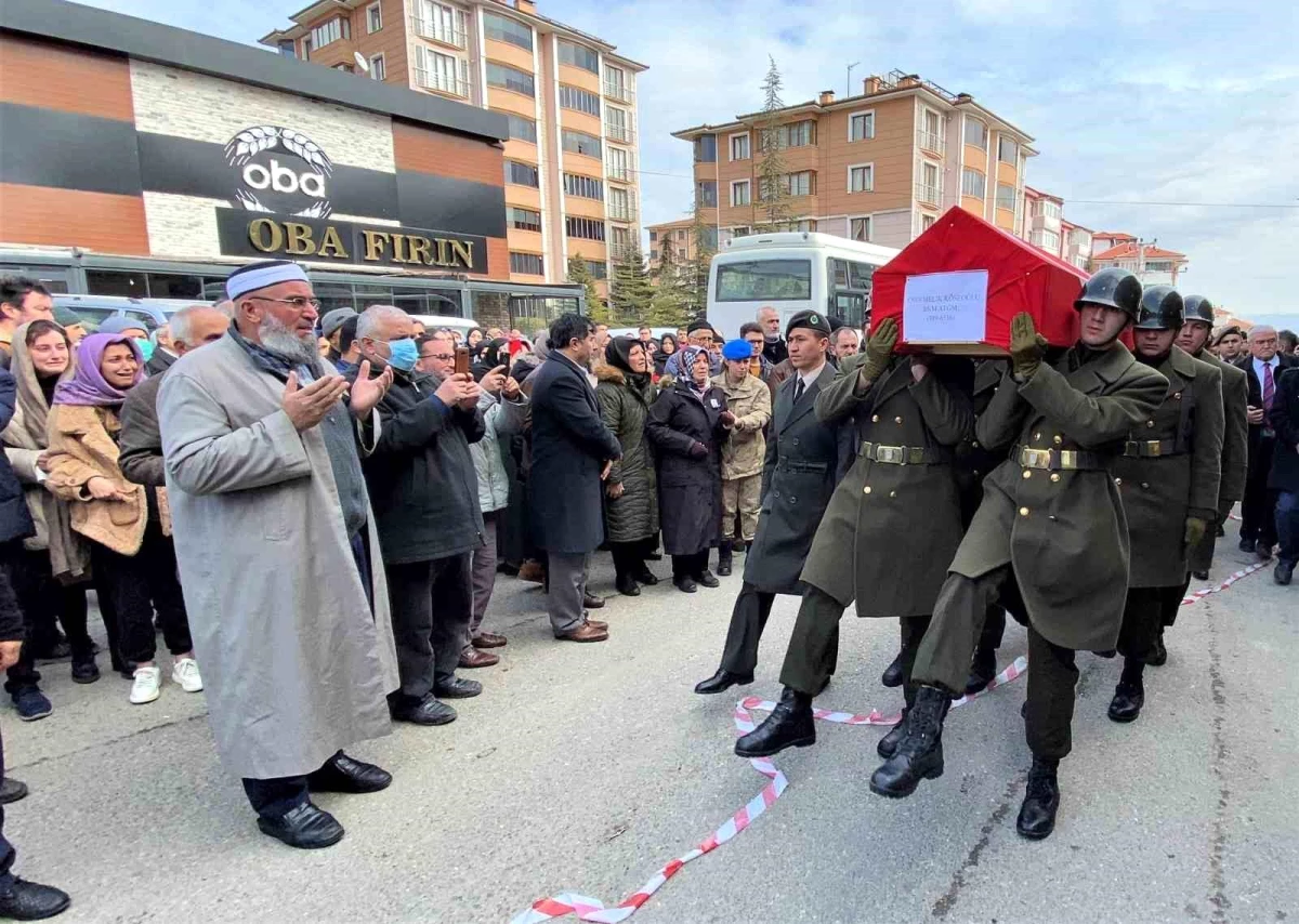 Depremde hayatını kaybeden Asteğmen Köseoğlu memleketinde gözyaşlarıyla uğurlandı