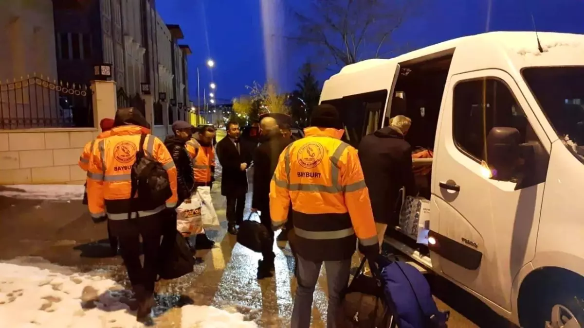 Depremde mağdur olan depremzede vatandaşlara yardım eli uzatılmaya devam ediyor