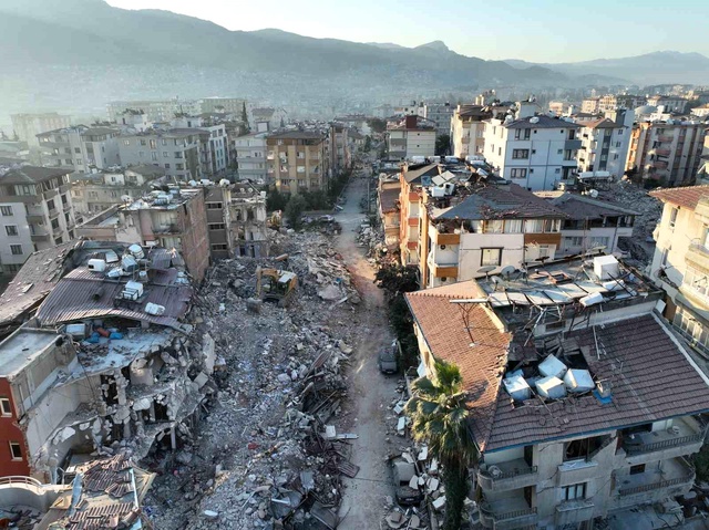 9. günün ardından Hatay'daki yıkım dron kamerasıyla ortaya çıktı 9. günün ardından Hatay'daki yıkım dron kamerasıyla ortaya çıktı