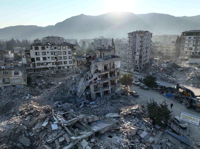 9. günün ardından Hatay'daki yıkım dron kamerasıyla ortaya çıktı 9. günün ardından Hatay'daki yıkım dron kamerasıyla ortaya çıktı