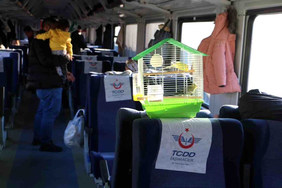 Diyarbakır tren garı depremzedelere 'ev' oldu