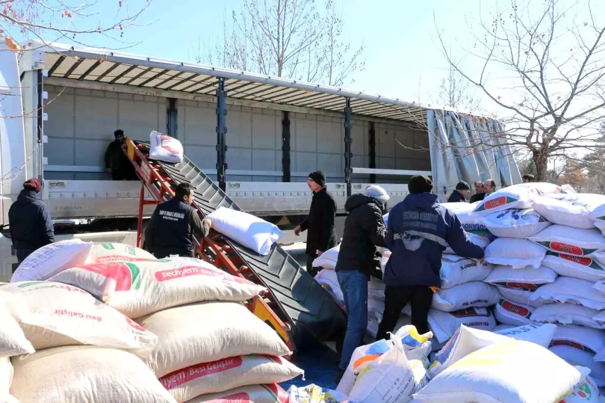 Erzincan\'dan Malatya\'da ki hayvan üreticilerine yem desteği