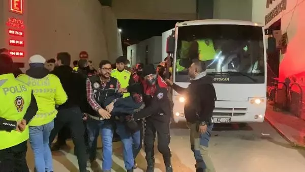 Hatay'da yağma ve cinsel taciz suçlamalarından yakalanan şüphelilere linç girişimi