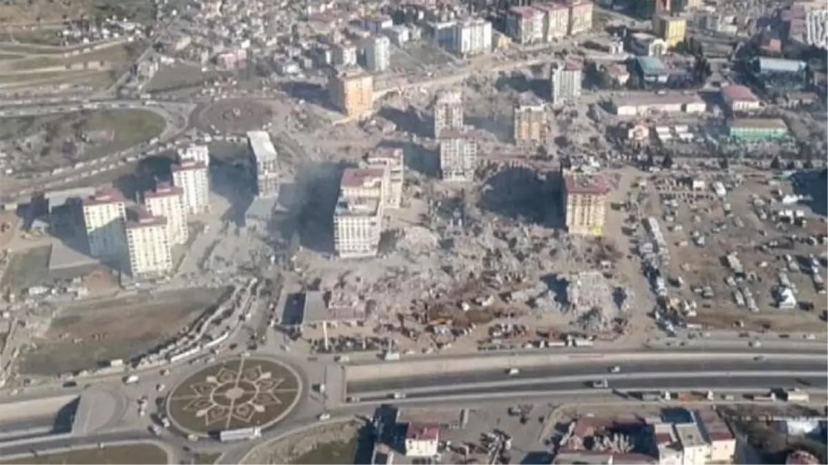 Kahramanmaraş\'taki yıkımda eski binalar yıkılırken yeni yapılan evler ayakta kaldı