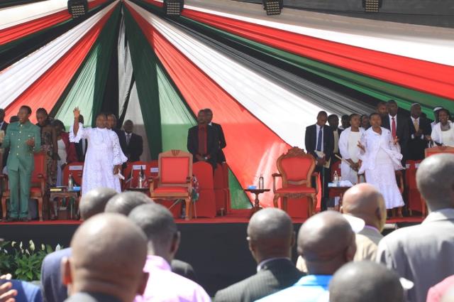 Kuraklıkla boğuşan Kenya'da Devlet Başkanı Ruto yağmur duasına çıktı