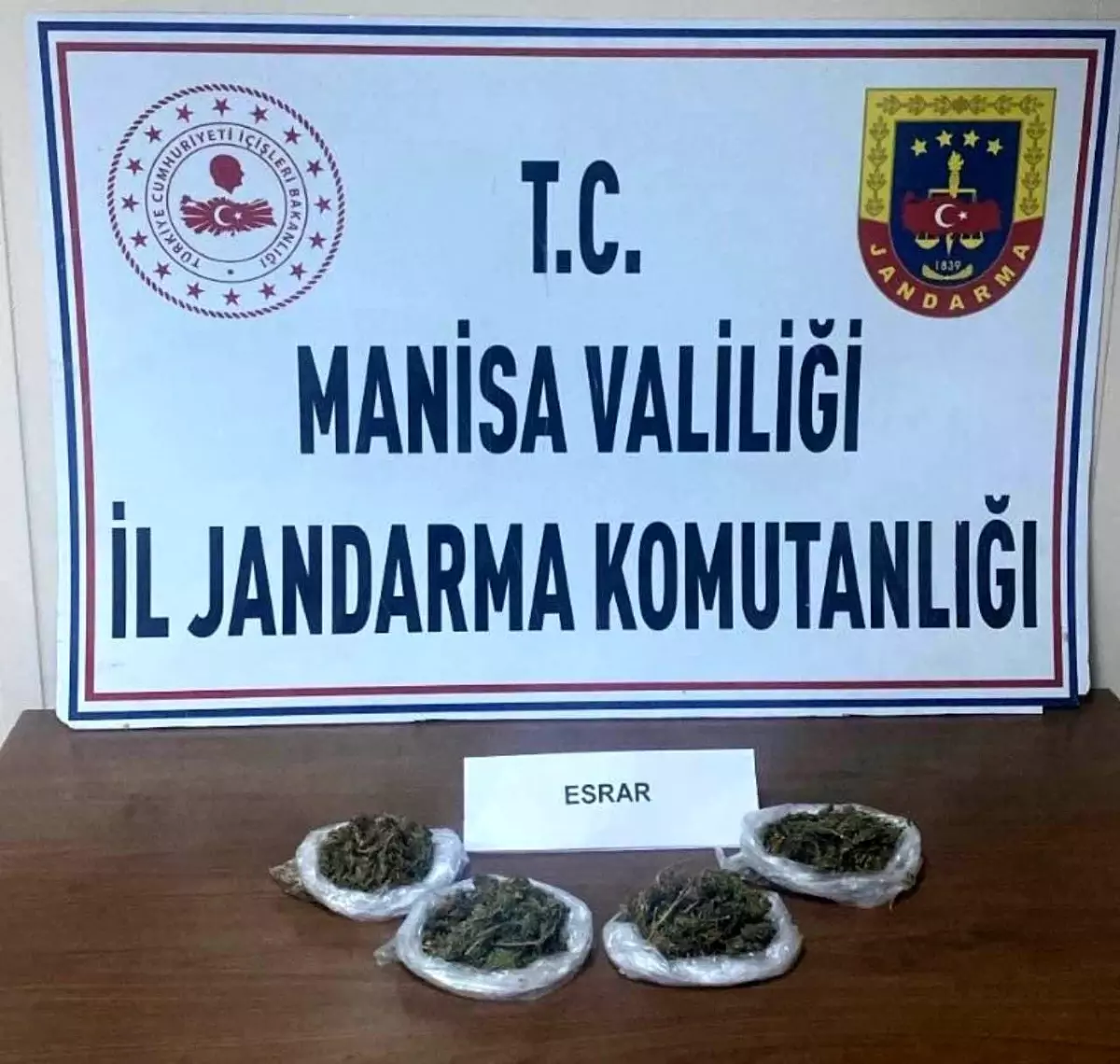 Manisa\'da taksideki yolcudan uyuşturucu çıktı