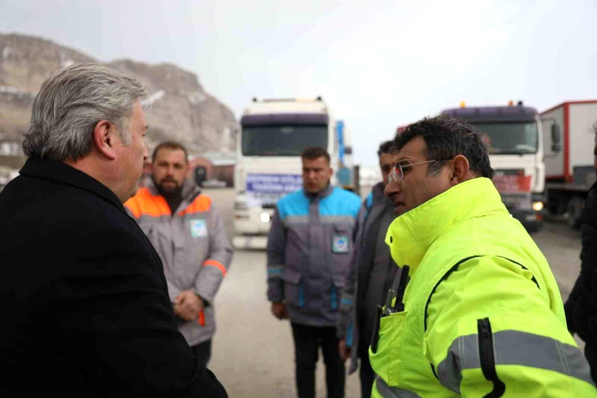 Melikgazi\'nin Personel ve İş Makineleri ile Kahramanmaraş\'a Desteği Devam Ediyor