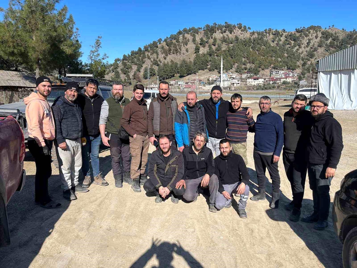Off-Road araçları deprem bölgesinde ekiplere yardımcı oldu