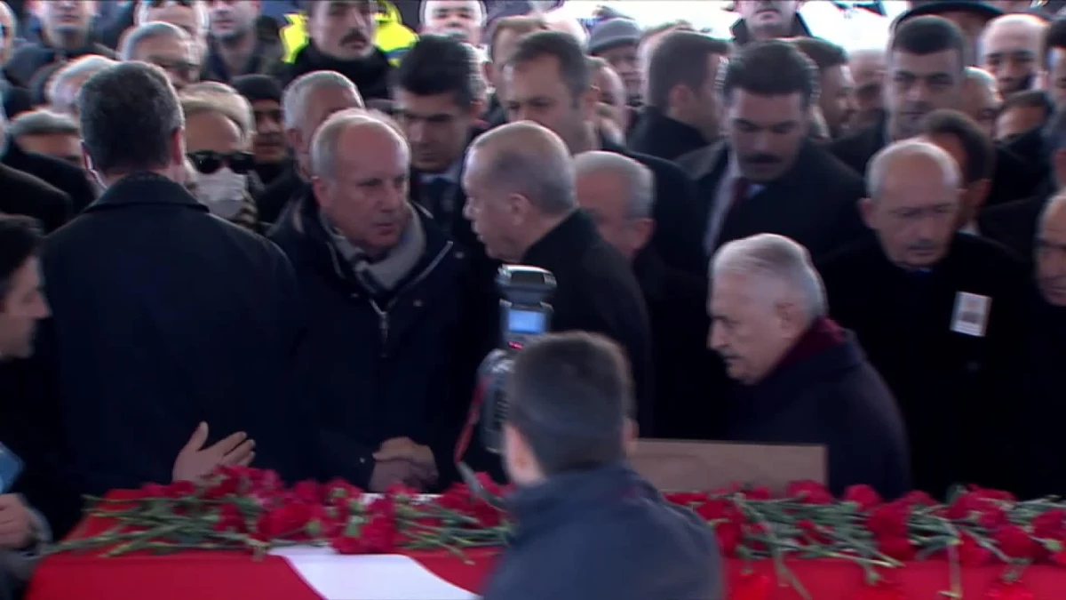 Önceki CHP Genel Başkanı Deniz Baykal İçin Ahmet Hamdi Akseki Camisi\'nde Cenaze Töreni Düzenlendi