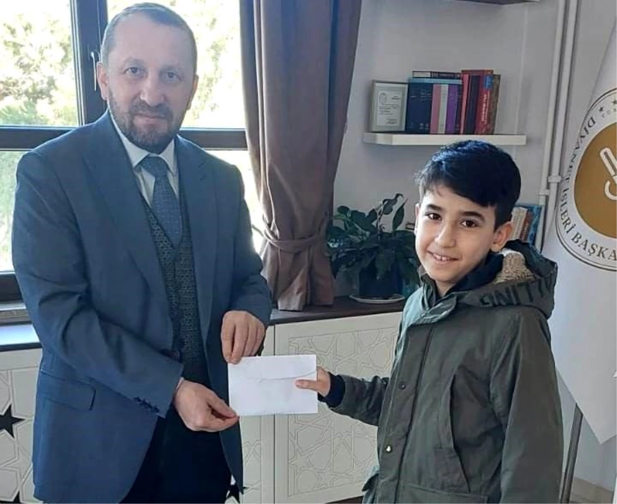 Simav\'da 12 yaşındaki Kur\'an Kursu öğrencisi harçlıklarını depremzedelere bağışladı