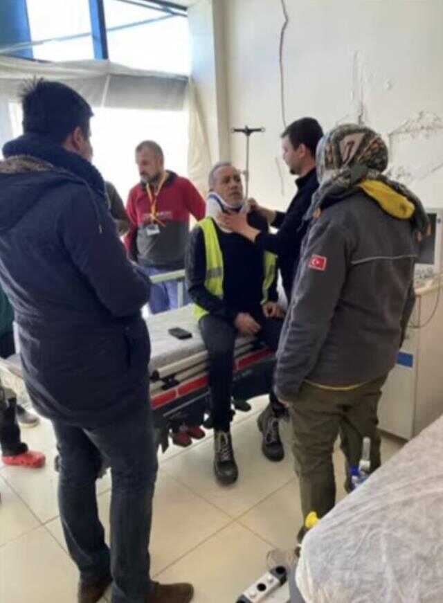 Son dakika! Haluk Levent depremin merkez üssüne yardım götürürken trafik kazası geçirdi Son dakika! Haluk Levent depremin merkez üssüne yardım götürürken trafik kazası geçirdi