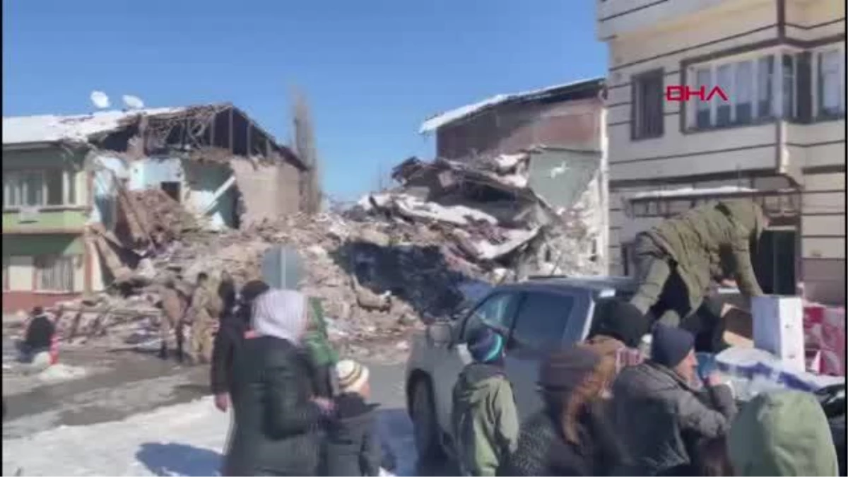 SPOR Mehmet Topal, günlerdir depremzedelerin yardımında