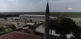 Tadilattaki Ulu Cami'nin duvarlarındaki çatlaklıklar depremden genişledi