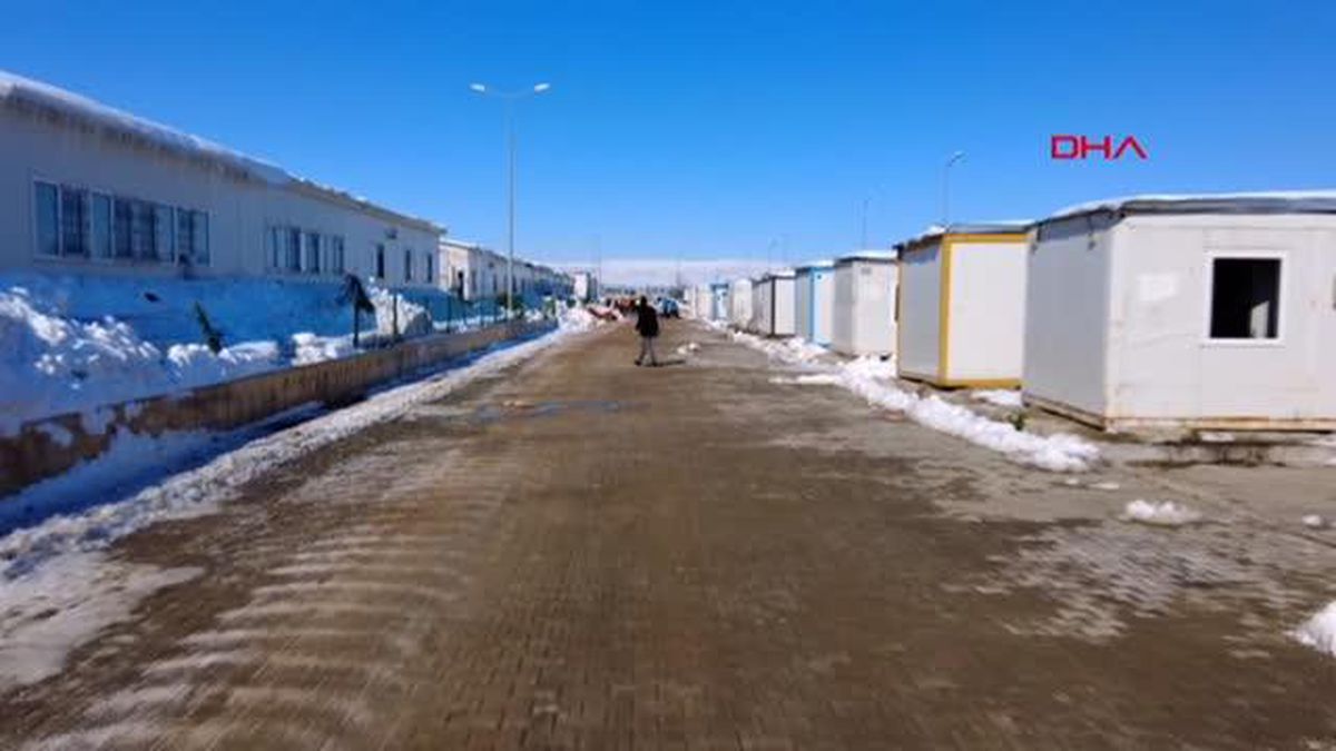 VAN'DAN GİDEN EKİP, MALATYA'DA KONTEYNER KENT KURMA ÇALIŞMALARINA KATILIYOR