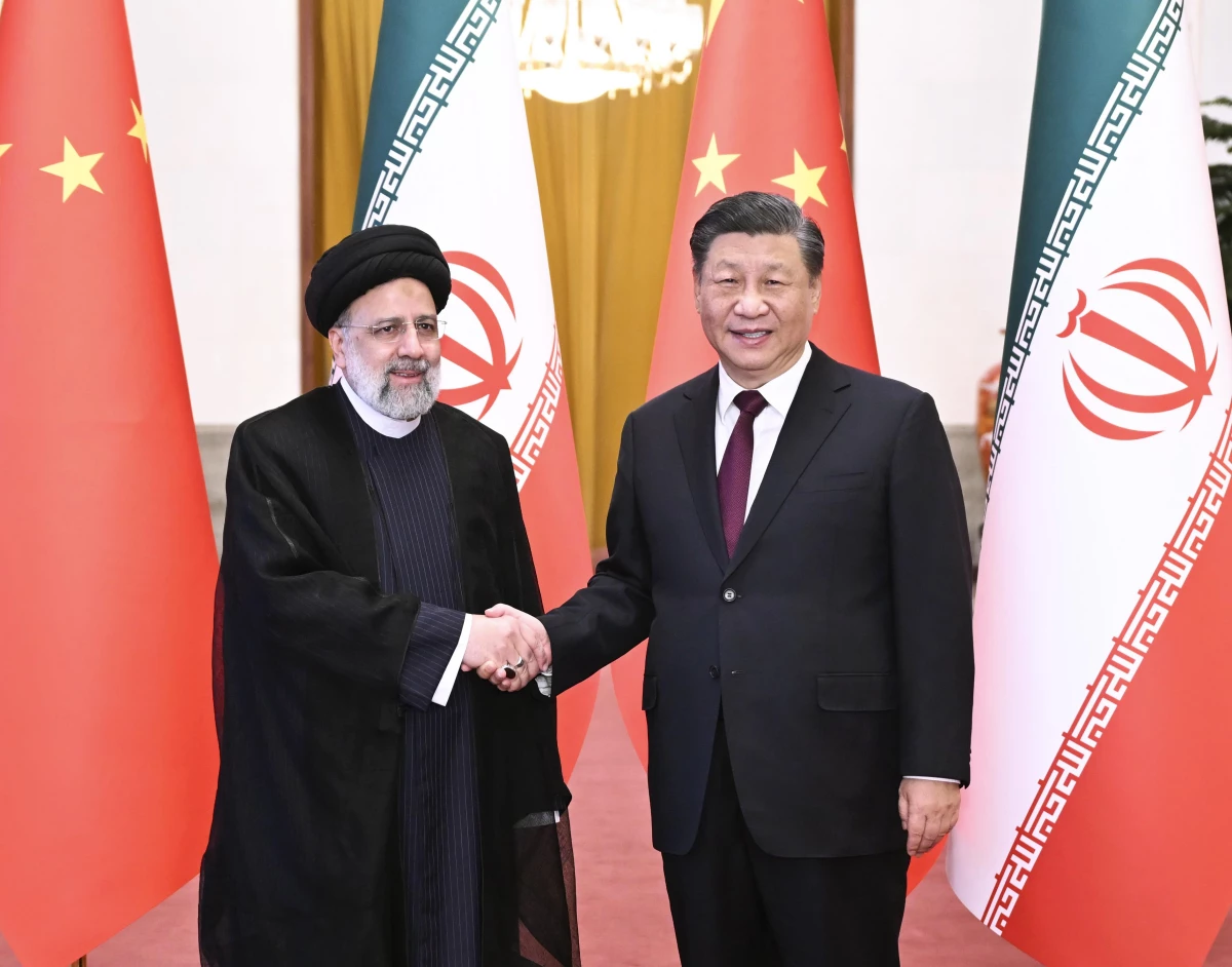 Xi, İranlı Mevkidaşı Reisi ile Bir Araya Geldi