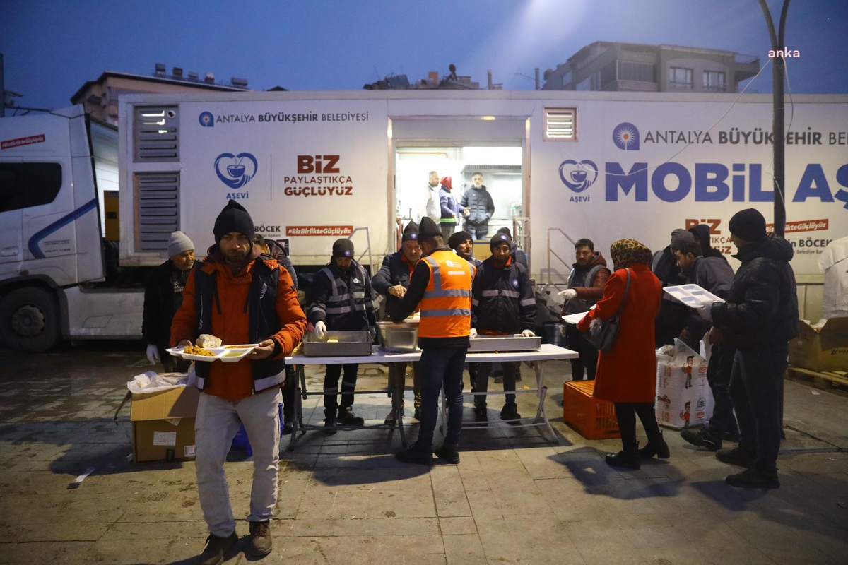 Antalya Büyükşehir Belediyesi, Depremzedelerin Yanında Olmaya Devam Ediyor