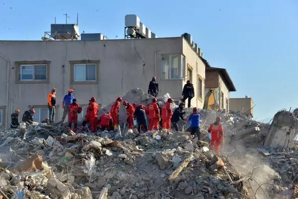 2 kişinin daha cansız bedenine ulaşıldı! Eda Apartmanı 30 kişiye mezar oldu