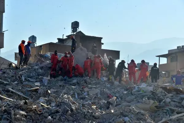 2 kişinin daha cansız bedenine ulaşıldı! Eda Apartmanı 30 kişiye mezar oldu