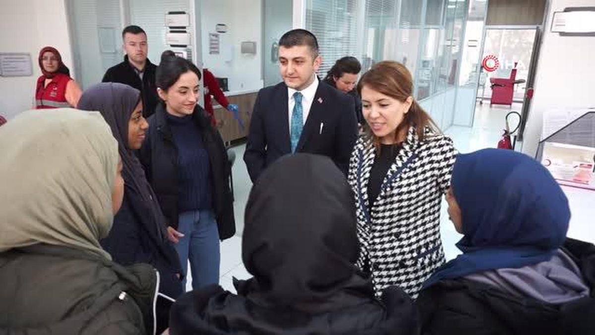 Edirne\'de öğrenim gören yabancı öğrencilerden depremzedelere kan desteği