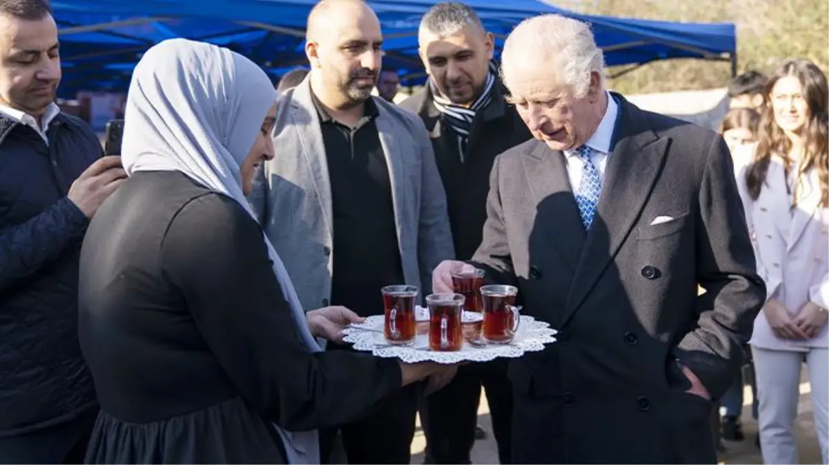 İngiltere Kralı Charles, Londra\'da depremzedelere yardım çalışması yapan gönüllüleri ziyaret etti