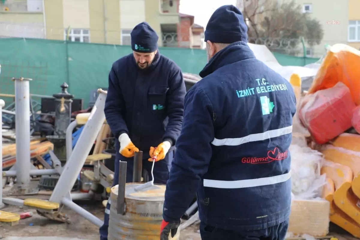 İzmit Belediyesi Atölyeleri Depremzedeler İçin Soba Üretiyor