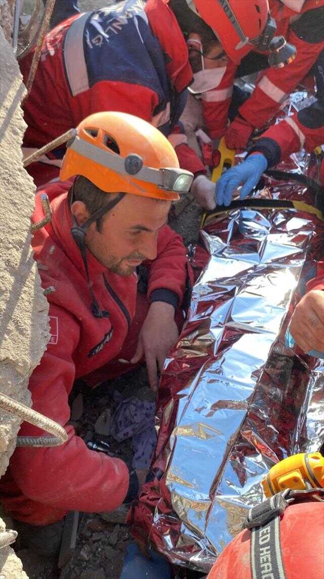 Kahramanmaraş'ta 222'nci saatte enkazdan sağ çıkarıldı Kahramanmaraş'ta 222'nci saatte enkazdan sağ çıkarıldı