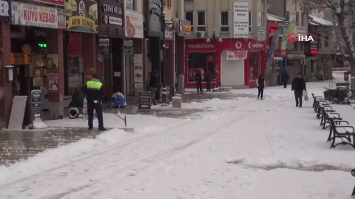 Kastamonu\'da kar yağışı şehri beyaza bürüdü