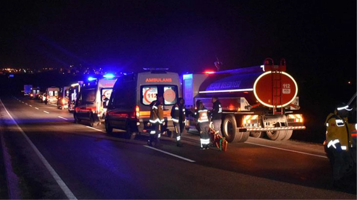 Kırıkkale\'de deprem bölgesinden dönen ekibi taşıyan midibüs devrildi! Kazada 13 kişi yaralandı