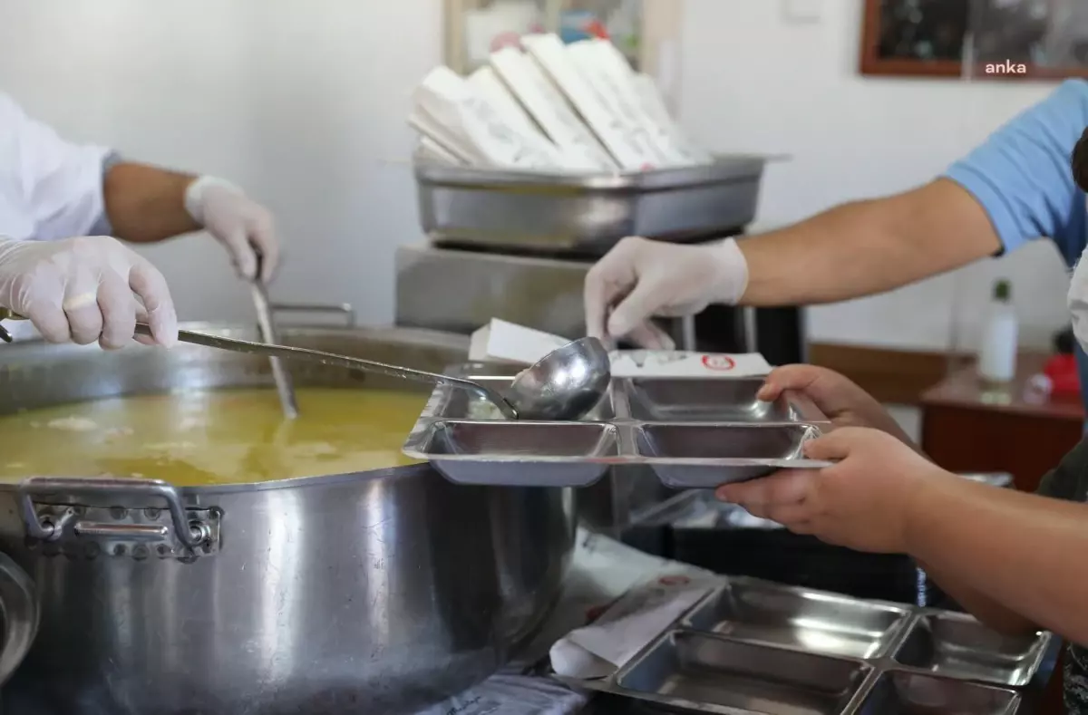 Menteşe Belediyesi Aşevinden Depremzedelere 3 Öğün Yemek