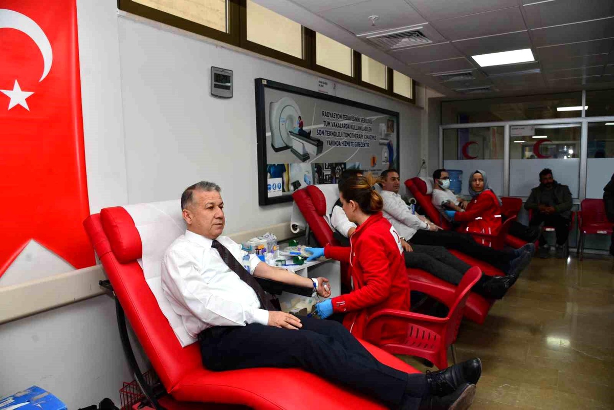 MEÜ tüm imkanlarıyla depremzedelerin yanında