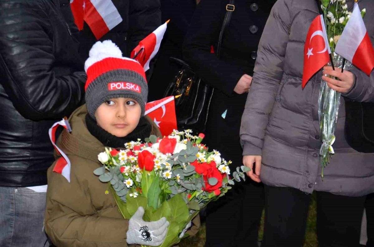 Polonyalı arama-kurtarma ekibi Varşova\'da resmi törenle karşılandı