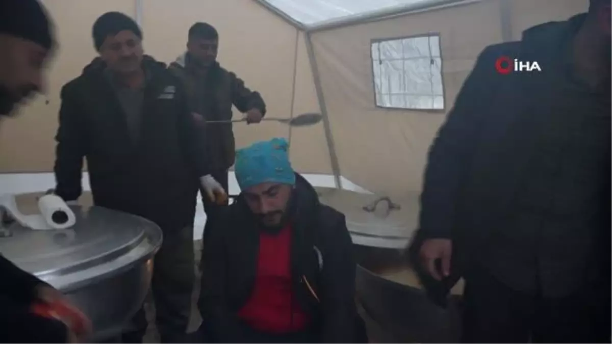 Şırnaklı aile günde 3 bin kişiye yemek hazırlayıp Kızılay'a teslim ediyor