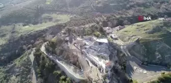 Tarihi Darb-ı Sak Kalesi depremde yıkıldı