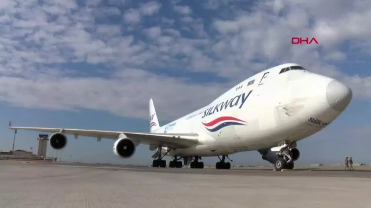 ADANA-105 TON YARDIM MALZEMESİ TAŞIYAN AZERBAYCAN UÇAĞI, ADANA\'YA İNİŞ YAPTI