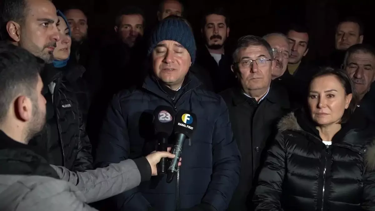 Babacan, Deprem Bölgesi Elâzığ\'da: "Merkezi Hükümet İmkanlarıyla Bu Sorun Çözülmez, Çözülemeyecek, Yapamayacaklar.