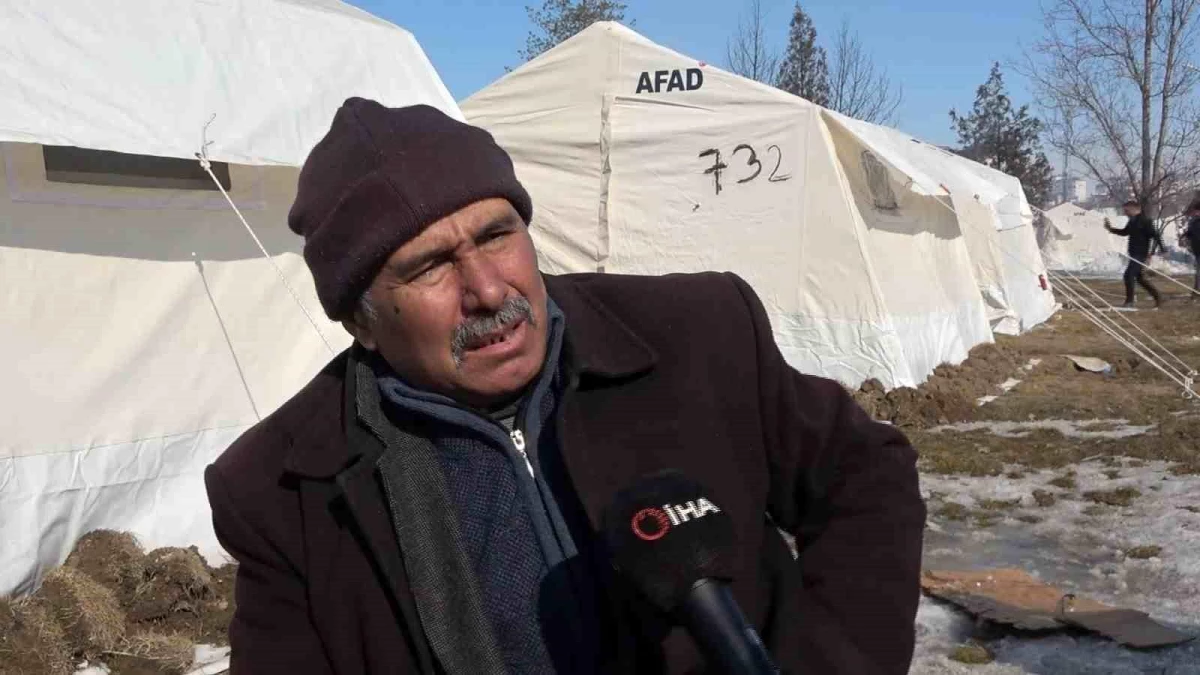 Çadırkentli Nedim amca: "İlk depremden sonra eve girmememiz lazımdı"