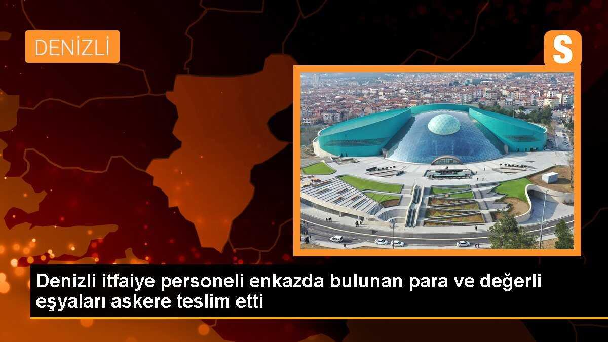 Denizli itfaiye personeli enkazda bulunan para ve değerli eşyaları askere teslim etti