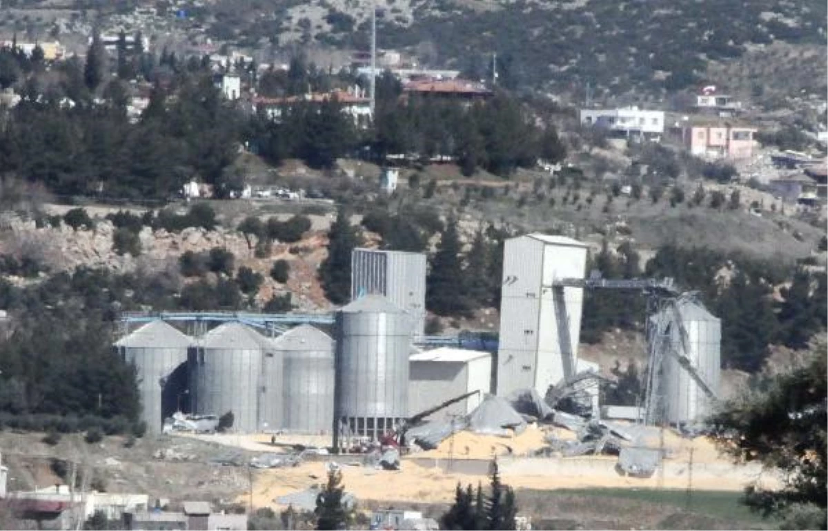 Depremde TMO\'nun siloları da yıkıldı; tonlarca mısır çevreye saçıldı