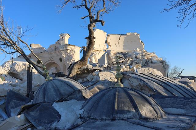 Depremin en çok vurduğu Nurdağı'nda Hazreti Ukkaşe Türbesi de yıkıldı