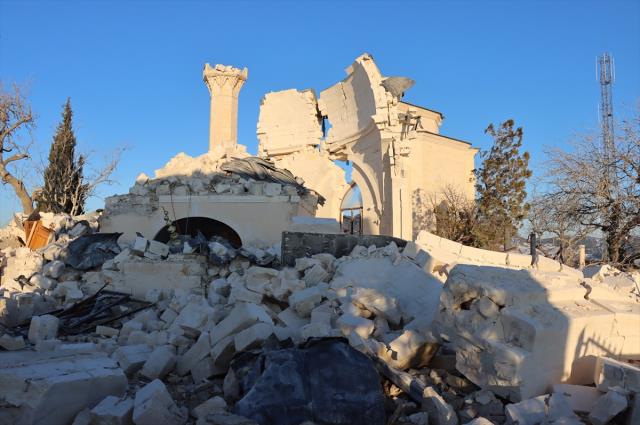 Depremin en çok vurduğu Nurdağı'nda Hazreti Ukkaşe Türbesi de yıkıldı