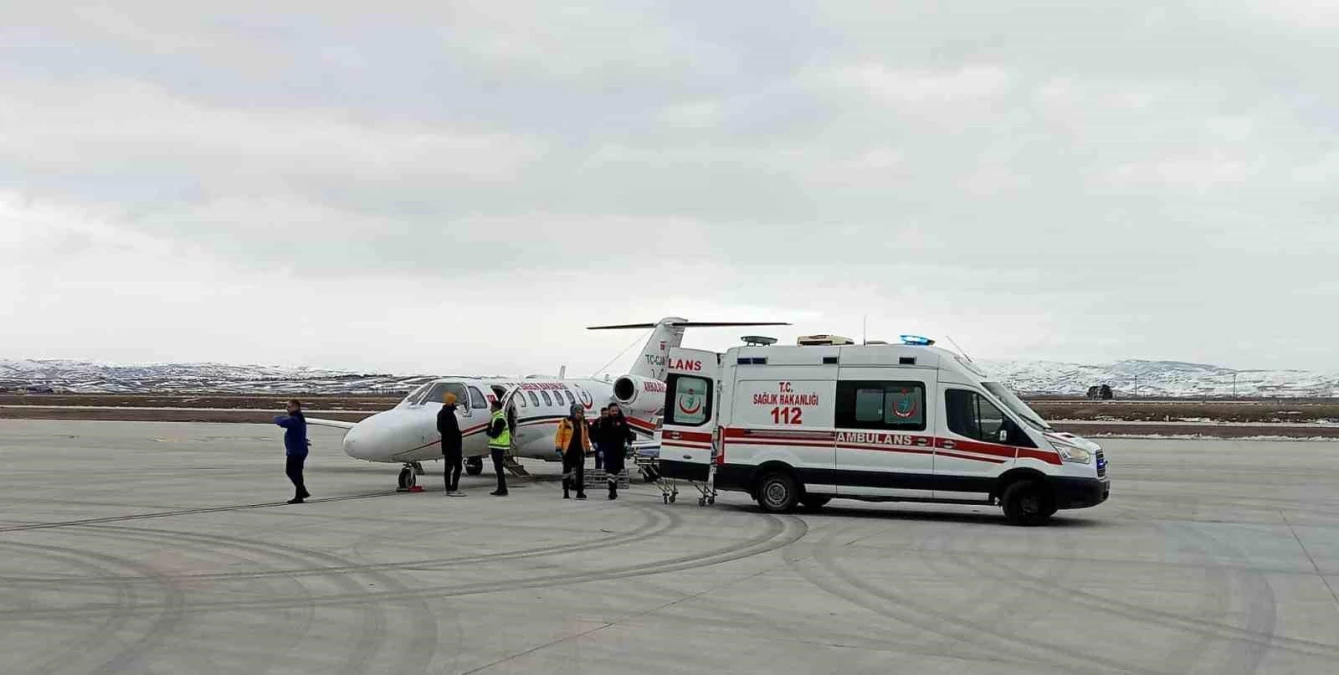 Enkaz altından 11 gün sonra kurtarılan Aleyna, ambulans uçakla Ankara\'ya getirildi