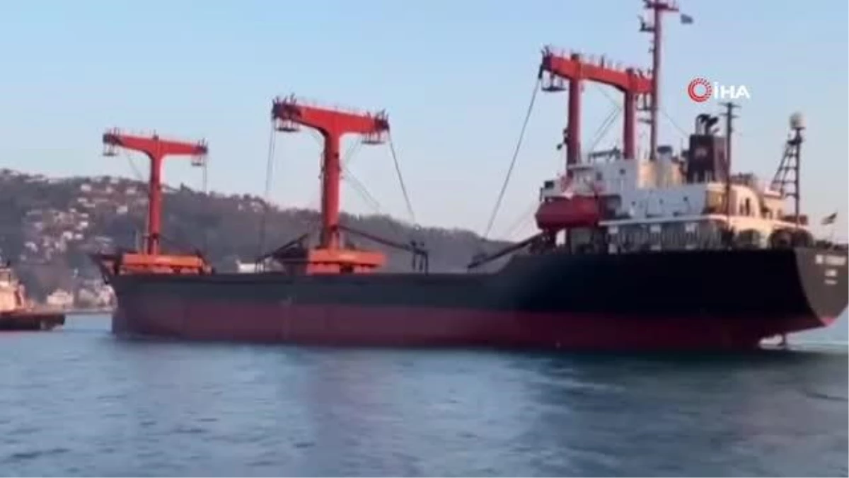 İstanbul Boğazı\'nda kargo gemisi makine arızası yaptı