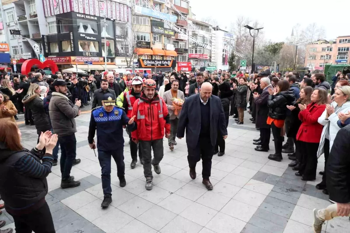 İZBAK ekipleri alkışlarla karşılandı