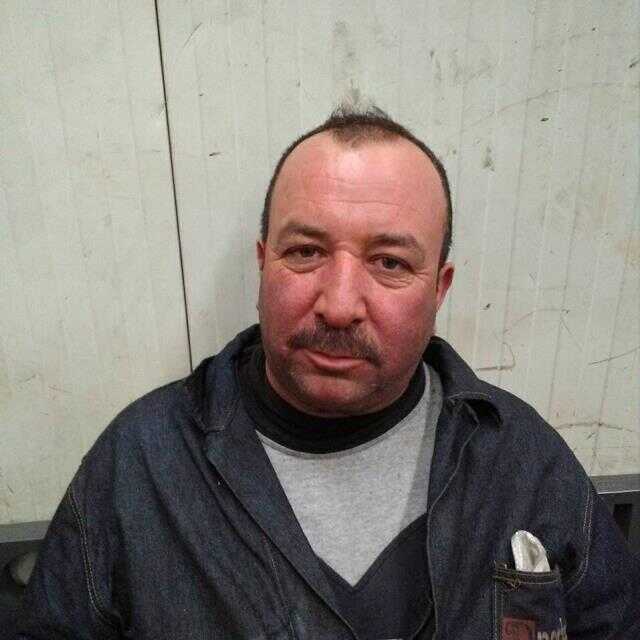 Kendini depremzede olarak tanıtarak topladığı yardım malzemelerini iş yerinde satan kişi tutuklandı Kendini depremzede olarak tanıtarak topladığı yardım malzemelerini iş yerinde satan kişi tutuklandı
