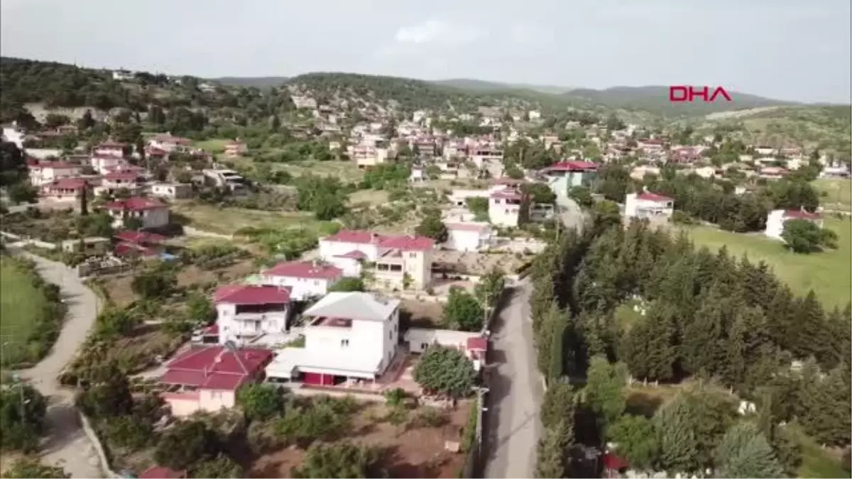 Köyü ikiye bölen yarık! Tarlaları ayırdı, evleri yerle bir etti