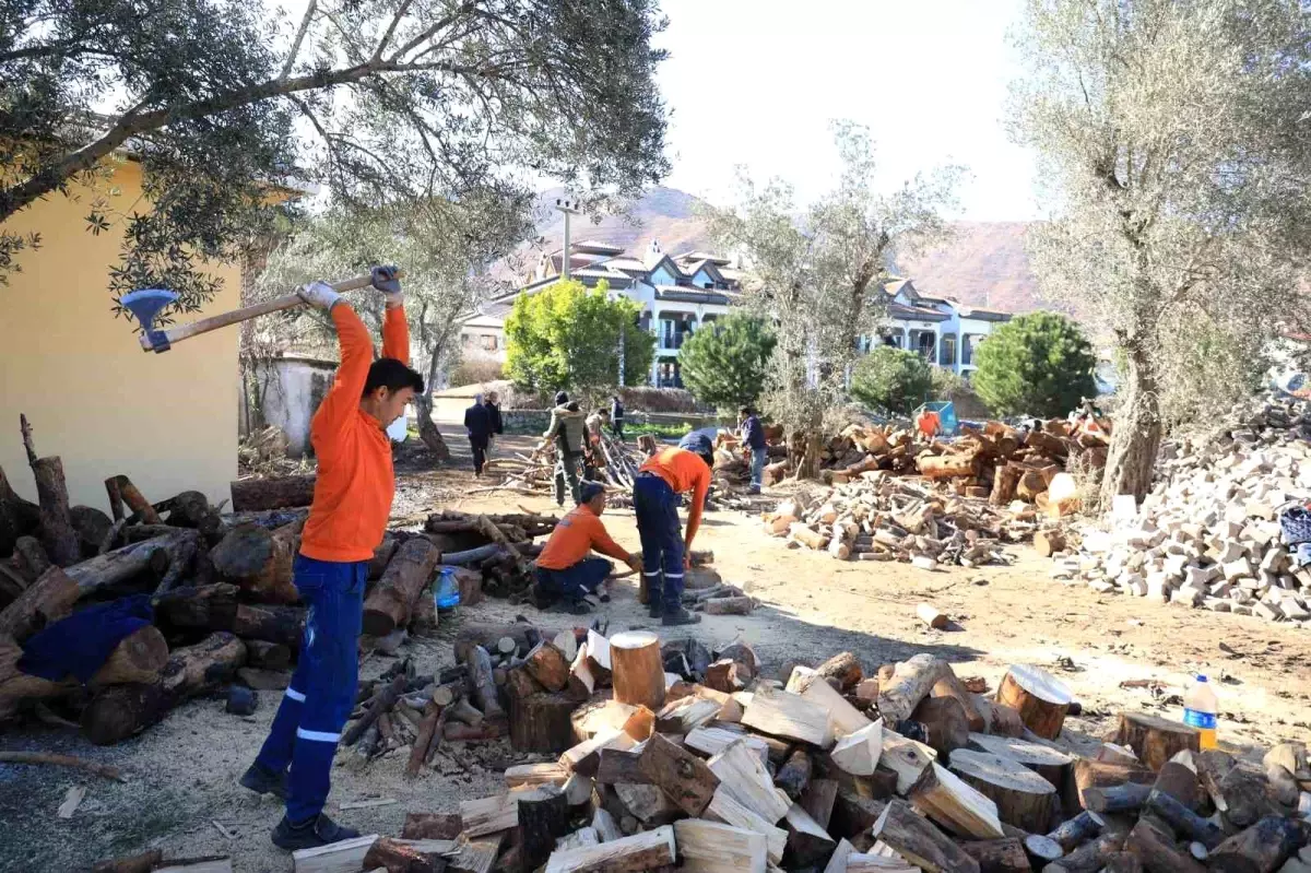 Marmaris Belediyesi, Afet Bölgesine Yakacak Göndermeye Devam Ediyor